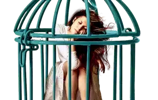Donna in gabbia